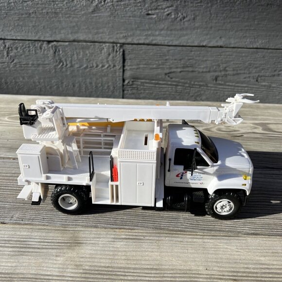 11" DG PRODUCTIONS -1996-2-1 Eastern Illini Elec. Pole Setter Auger Digger Truck - Picture 2 of 16